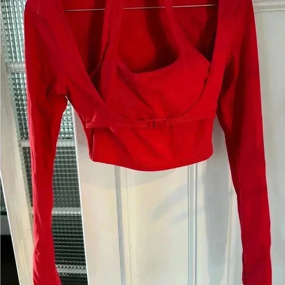 Halara plush halter thumb hole long sleeve crop sports top red size small - Picture 2 of 10